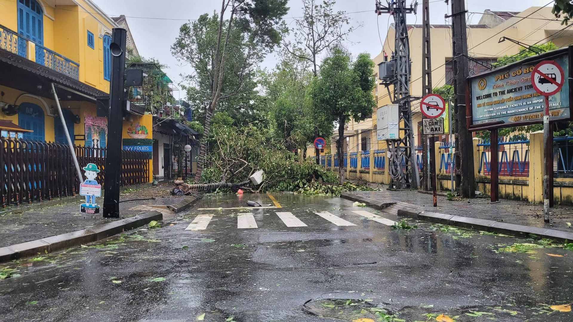 Hình ảnh sau khi cơn bão Noru đi qua từ Thừa Thiên-Huế đến Quảng Ngãi 